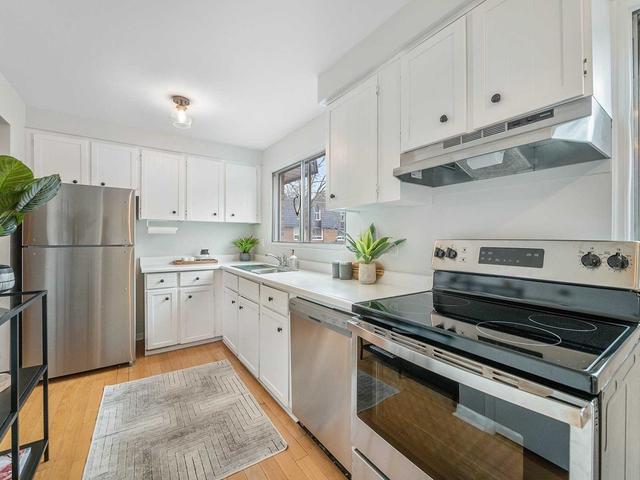 29 Sego Royalway, Townhouse with 3 bedrooms, 2 bathrooms and 2 parking in Toronto ON | Image 8