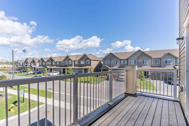 2 - 2500 Hill Rise Crt, Townhouse with 3 bedrooms, 3 bathrooms and 1 parking in Oshawa ON | Image 9