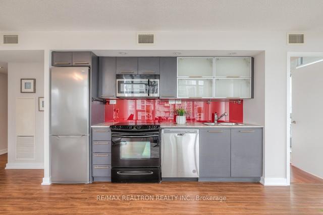 2109 - 25 Capreol Crt, Condo with 2 bedrooms, 2 bathrooms and 1 parking in Toronto ON | Image 3