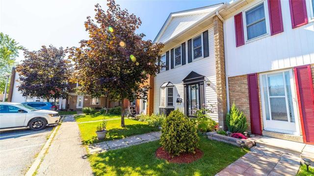 48 - 1020 Central Park Dr, Townhouse with 3 bedrooms, 2 bathrooms and 1 parking in Brampton ON | Image 2