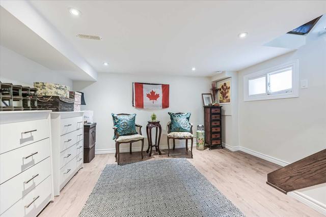 61 Aldwych Ave, House detached with 3 bedrooms, 3 bathrooms and 1 parking in Toronto ON | Image 17
