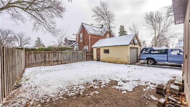 98 Superior Street, House detached with 4 bedrooms, 1 bathrooms and 2 parking in Brantford ON | Image 30