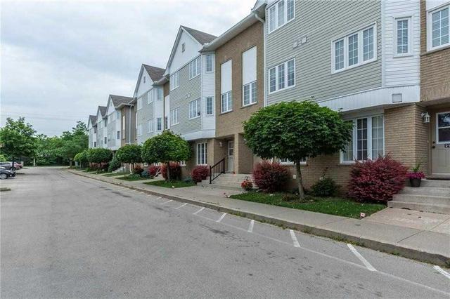 209 - 511 #8 Highway, Townhouse with 2 bedrooms, 1 bathrooms and 2 parking in Hamilton ON | Image 1
