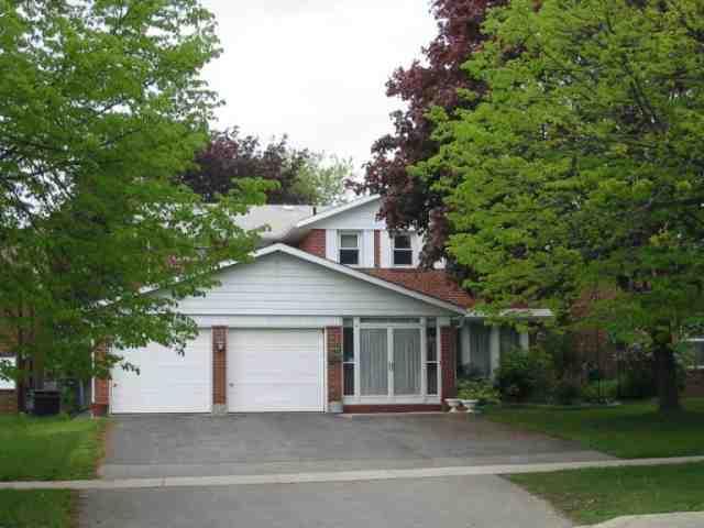 666 Huntingwood Dr, House detached with 4 bedrooms, 5 bathrooms and 5 parking in Toronto ON | Image 1