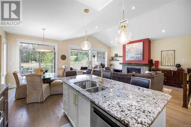5866 Linyard Rd, House detached with 5 bedrooms, 4 bathrooms and 3 parking in Nanaimo BC | Image 7