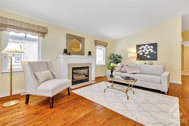 13 Coulson Court, Townhouse with 3 bedrooms, 2 bathrooms and 4 parking in Ottawa ON | Image 5