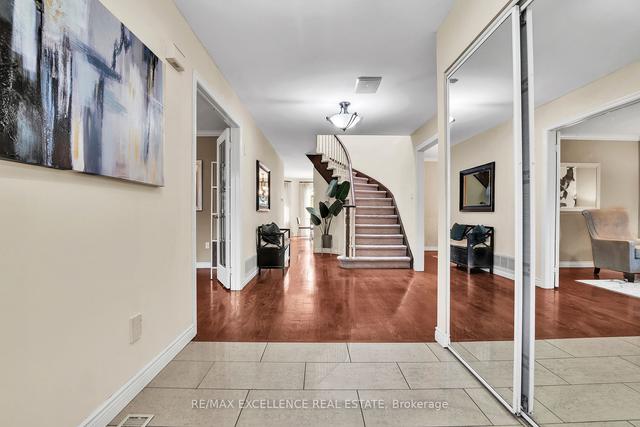 3913 Renfrew Cres, House detached with 4 bedrooms, 4 bathrooms and 6 parking in Mississauga ON | Image 38