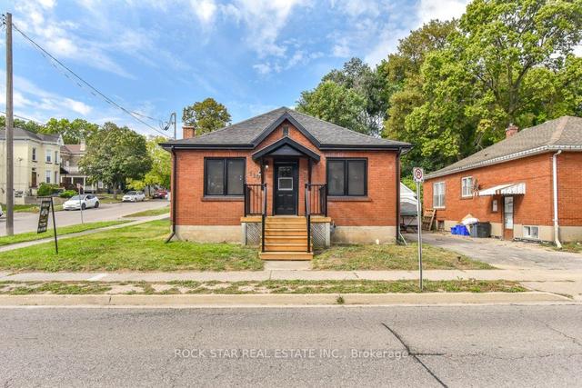 110 Clarence St, House detached with 2 bedrooms, 2 bathrooms and 3 parking in Brantford ON | Image 12