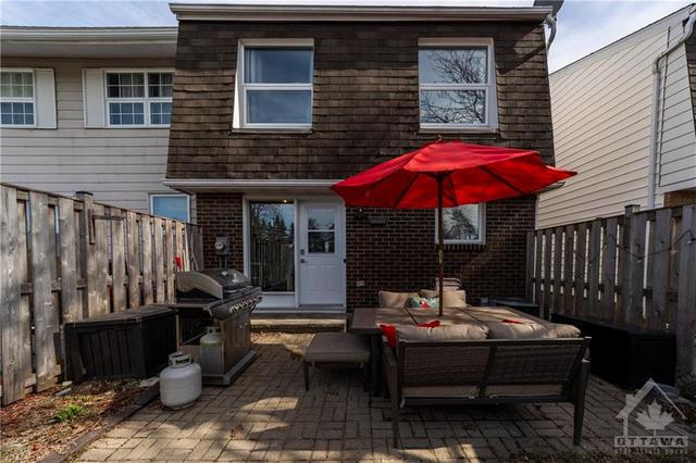1381 Cahill Drive, Townhouse with 3 bedrooms, 2 bathrooms and 1 parking in Ottawa ON | Image 30
