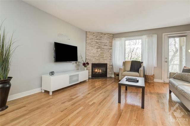 99 Steele Park Private, House attached with 2 bedrooms, 2 bathrooms and 2 parking in Ottawa ON | Image 3