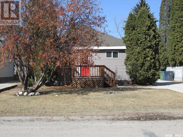313 6th Avenue E, House detached with 2 bedrooms, 1 bathrooms and null parking in Nipawin SK | Image 2