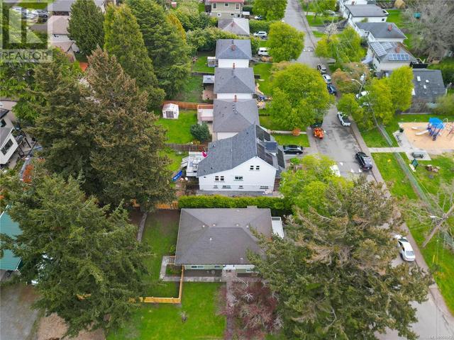 3135 Highview St, House detached with 5 bedrooms, 2 bathrooms and 2 parking in Victoria BC | Image 31