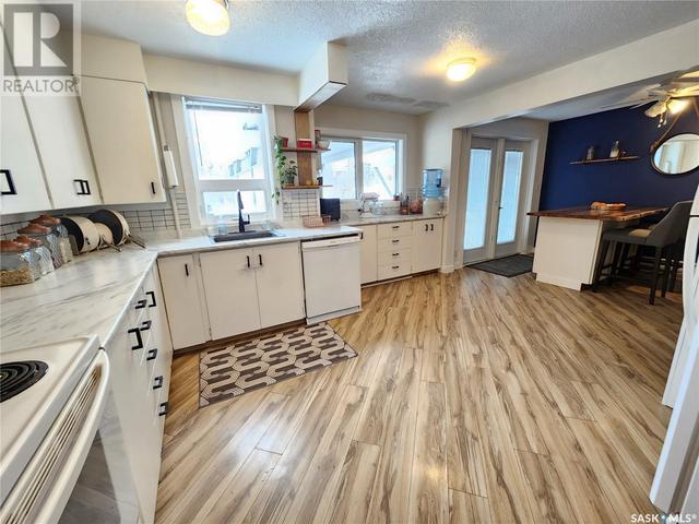 526 Main Street, House detached with 3 bedrooms, 2 bathrooms and null parking in Radville SK | Image 13