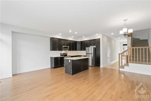 78 Heirloom Street, Townhouse with 3 bedrooms, 3 bathrooms and 2 parking in Ottawa ON | Image 6