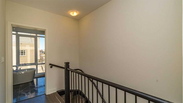 22 Sonic Way, Townhouse with 3 bedrooms, 3 bathrooms and 1 parking in Toronto ON | Image 3