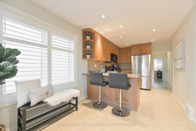 260 Westview Blvd, House detached with 2 bedrooms, 2 bathrooms and 5 parking in Toronto ON | Image 21