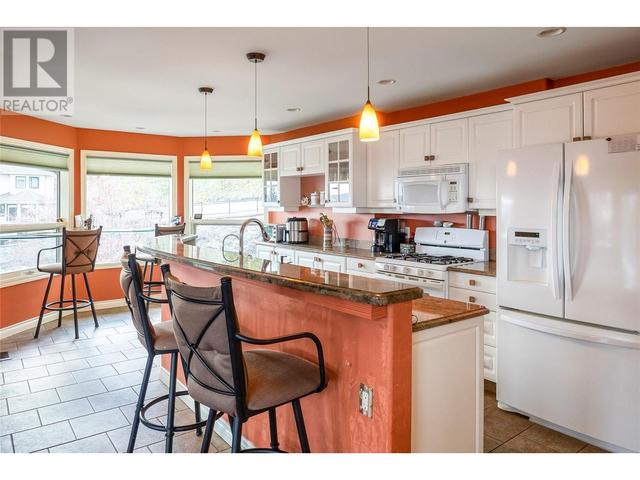 2279 Selkirk Drive, House detached with 3 bedrooms, 3 bathrooms and 2 parking in Kelowna BC | Image 14