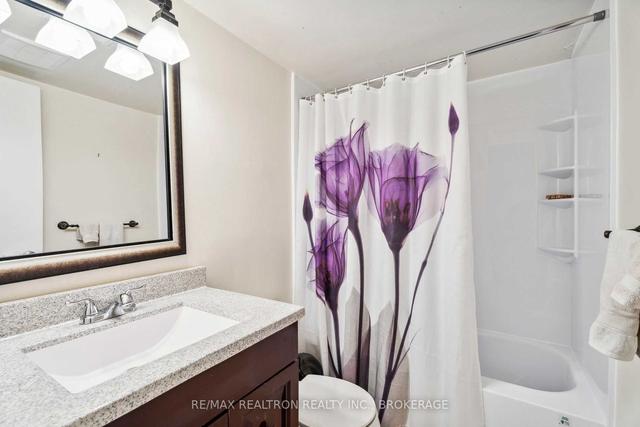 901 - 1 Royal Orchard Blvd, Condo with 3 bedrooms, 2 bathrooms and 1 parking in Markham ON | Image 17
