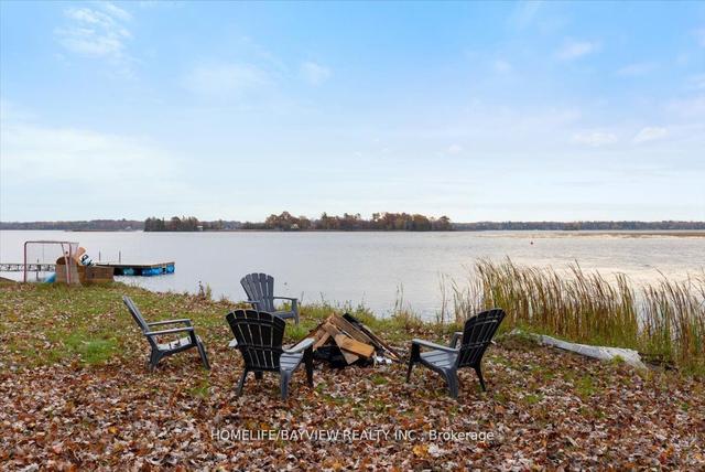 206 Lakeshore Dr E, House detached with 3 bedrooms, 1 bathrooms and 6 parking in Kawartha Lakes ON | Image 32