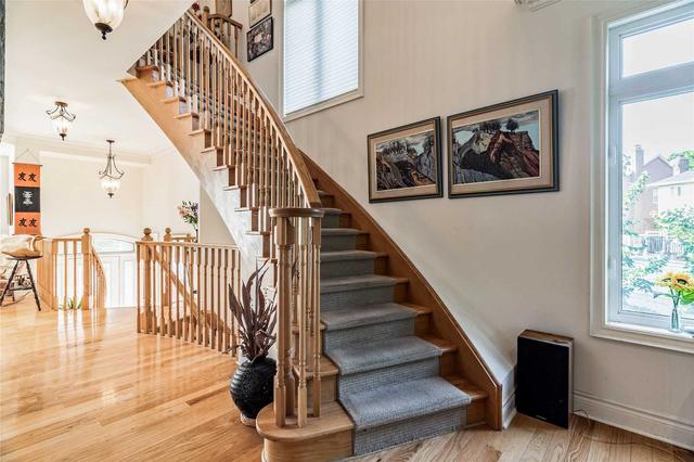 21 Mastwood Cres, House detached with 4 bedrooms, 4 bathrooms and 4 parking in Toronto ON | Image 12