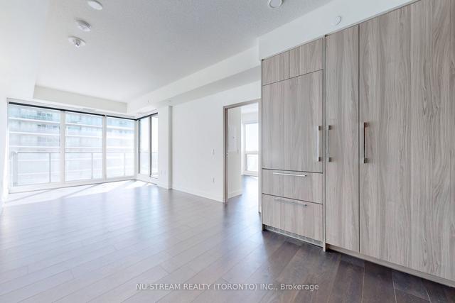 1702 - 95 Mcmahon Dr, Condo with 2 bedrooms, 2 bathrooms and 1 parking in Toronto ON | Image 32