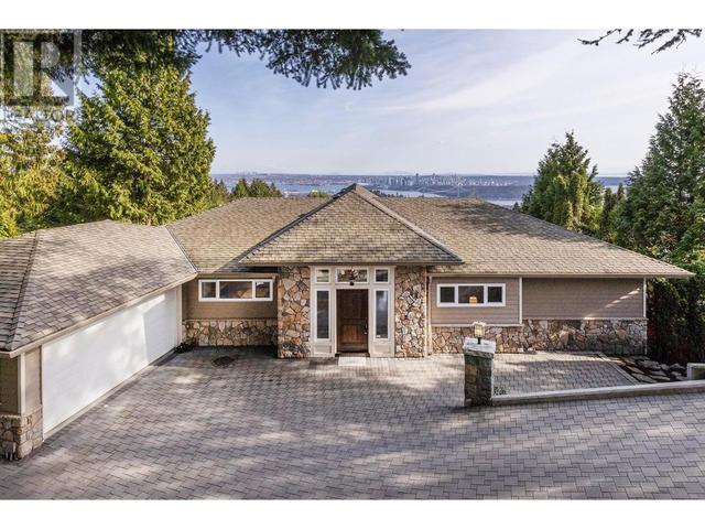 1371 Burnside Road, House detached with 5 bedrooms, 4 bathrooms and 4 parking in West Vancouver BC | Image 1