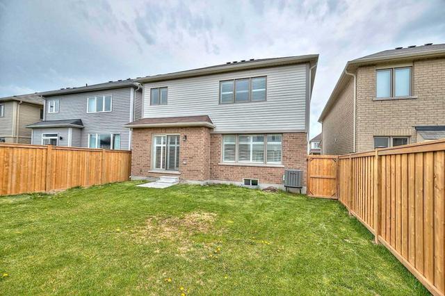 7703 Sycamore Dr, House detached with 3 bedrooms, 3 bathrooms and 2 parking in Niagara Falls ON | Image 3