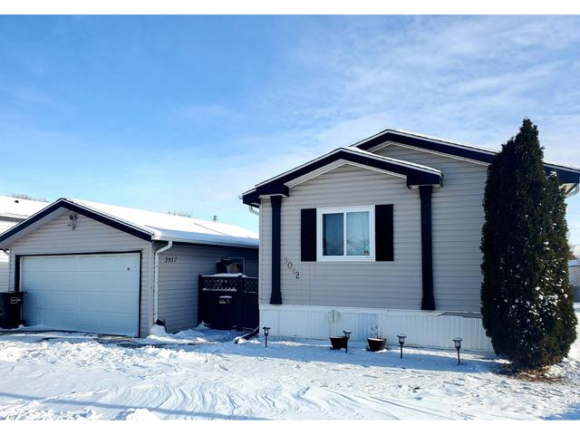 3012 Lakeview Dr Nw, Home with 3 bedrooms, 2 bathrooms and null parking in Edmonton AB | Card Image