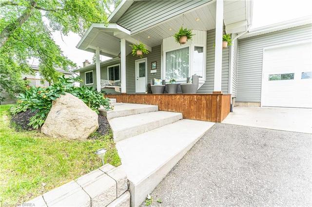 28 Jefferson Street, House detached with 3 bedrooms, 2 bathrooms and 6 parking in Brant ON | Image 6