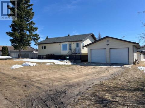 120 Railway Avenue, House detached with 4 bedrooms, 2 bathrooms and 4 parking in St. Walburg SK | Card Image