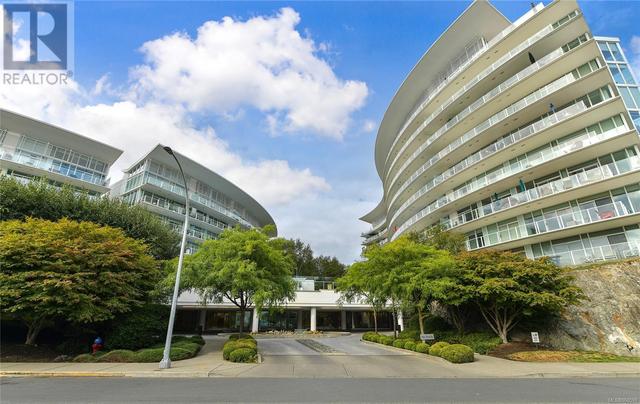 401 - 68 Songhees Rd, Condo with 1 bedrooms, 2 bathrooms and 1 parking in Victoria BC | Image 1