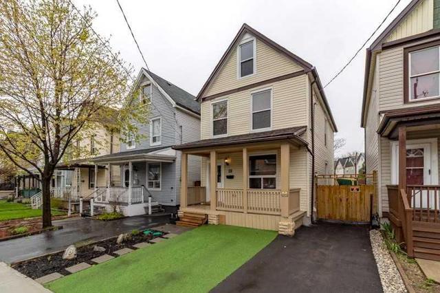18 Niagara St, House detached with 5 bedrooms, 3 bathrooms and 1 parking in Hamilton ON | Image 2