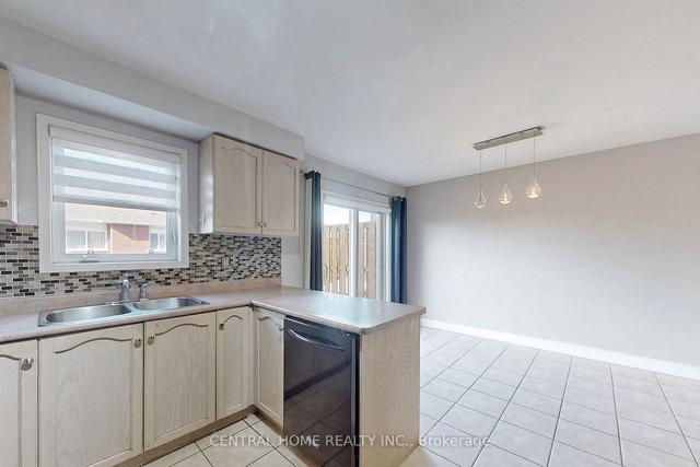 52 - 19 Foxchase Ave, Townhouse with 3 bedrooms, 3 bathrooms and 2 parking in Vaughan ON | Image 3