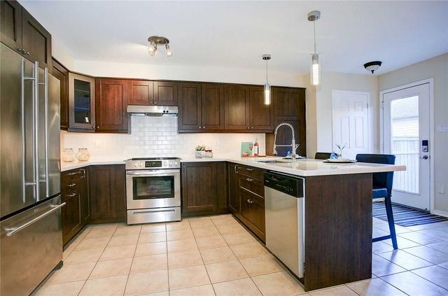 81 Roxton Rd, House detached with 3 bedrooms, 4 bathrooms and 2 parking in Oakville ON | Image 3