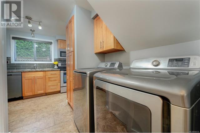 15 - 3981 Nelthorpe St, House attached with 2 bedrooms, 2 bathrooms and 2 parking in Saanich BC | Image 19