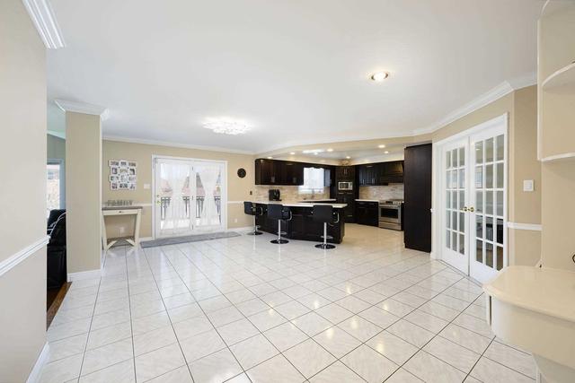 6 Knights Crt, House detached with 4 bedrooms, 3 bathrooms and 8 parking in Hamilton ON | Image 3