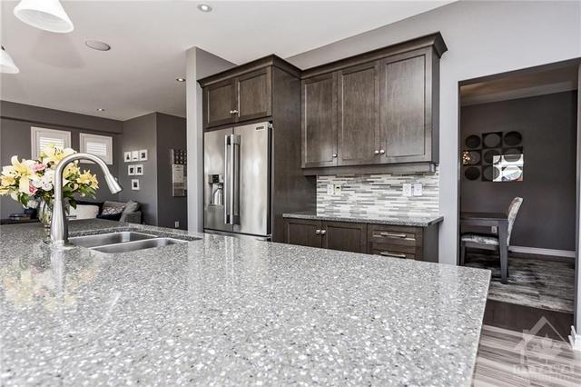 333 Devonian Way, House detached with 4 bedrooms, 3 bathrooms and 6 parking in Ottawa ON | Image 11