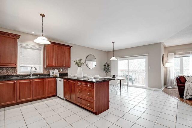 2567 Felhaber Cres, House detached with 3 bedrooms, 2 bathrooms and 4 parking in Oakville ON | Image 6