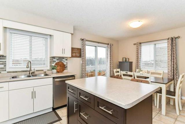 206 Severn Dr, House attached with 3 bedrooms, 3 bathrooms and 3.5 parking in Guelph ON | Image 3