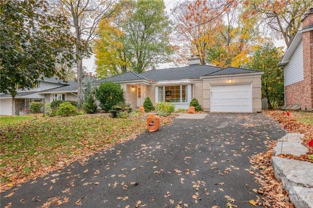 265 Crocus Avenue, House detached with 4 bedrooms, 2 bathrooms and 4 parking in Ottawa ON | Image 1
