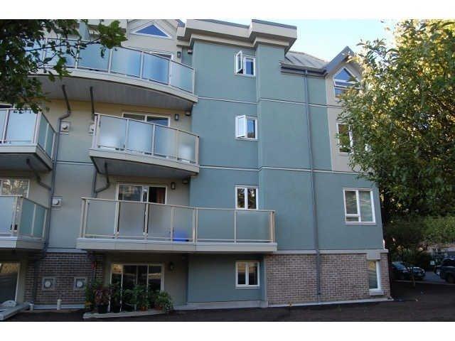 202 - 2710 Grosvenor Rd, Condo with 2 bedrooms, 2 bathrooms and 1 parking in Victoria BC | Image 1