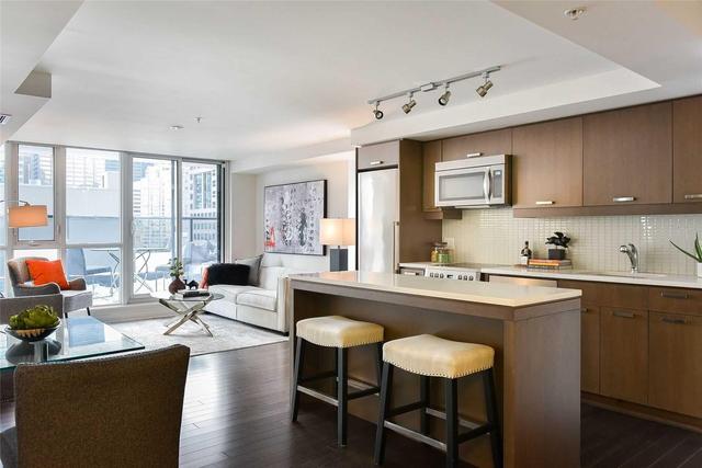 914 - 295 Adelaide St W, Condo with 2 bedrooms, 2 bathrooms and 1 parking in Toronto ON | Image 3