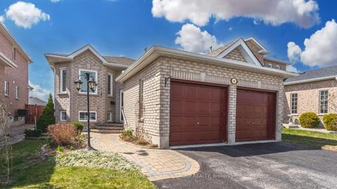 68 Bird St, House detached with 2 bedrooms, 2 bathrooms and 4 parking in Barrie ON | Card Image