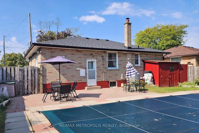 1409 Tremblay St, House detached with 3 bedrooms, 2 bathrooms and 3 parking in Oshawa ON | Image 35