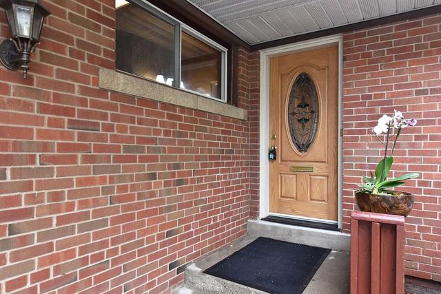 8 Sevenoaks Ave, House detached with 3 bedrooms, 2 bathrooms and 4 parking in Toronto ON | Image 20
