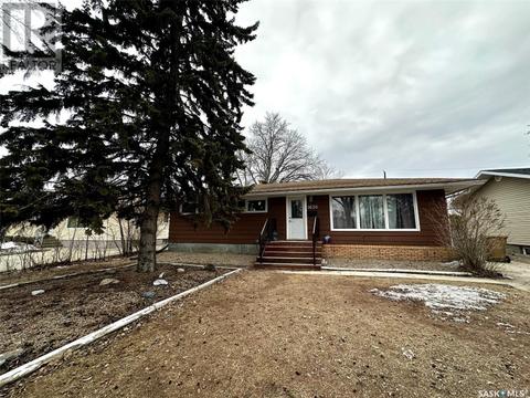 1630 Macpherson Avenue, House detached with 7 bedrooms, 2 bathrooms and null parking in Regina SK | Card Image