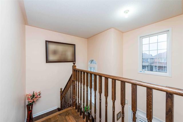 12 Beresford Cres, House detached with 4 bedrooms, 3 bathrooms and 4 parking in Brampton ON | Image 5