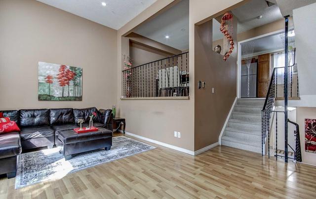 19 Mccallum Crt, Townhouse with 3 bedrooms, 2 bathrooms and 1 parking in Brampton ON | Image 14
