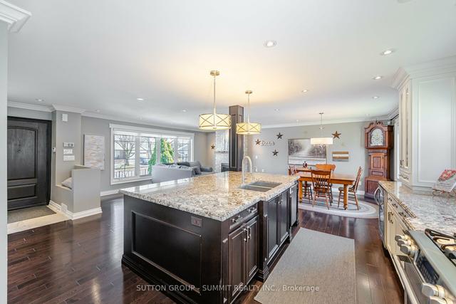 26 Hartsdale Dr, House detached with 3 bedrooms, 3 bathrooms and 4 parking in Toronto ON | Image 2