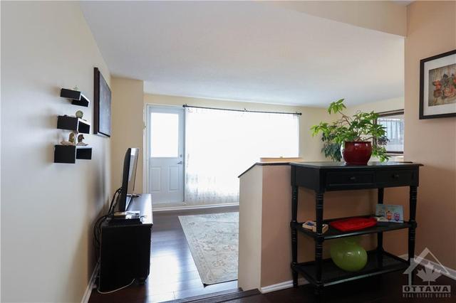 1109 - 1100 Ambleside Drive, Condo with 2 bedrooms, 1 bathrooms and 1 parking in Ottawa ON | Image 14